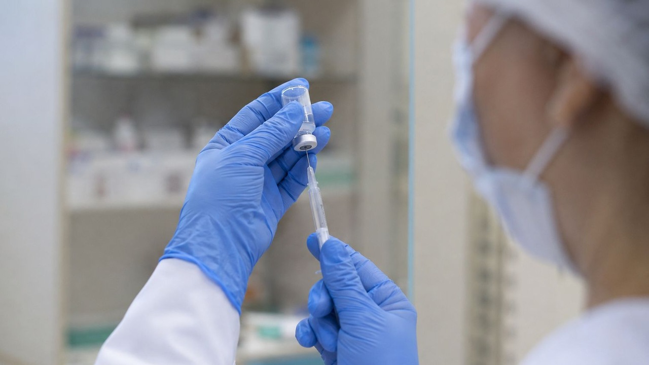 В России начали третью фазу испытаний новой вакцины от аллергии на пыльцу