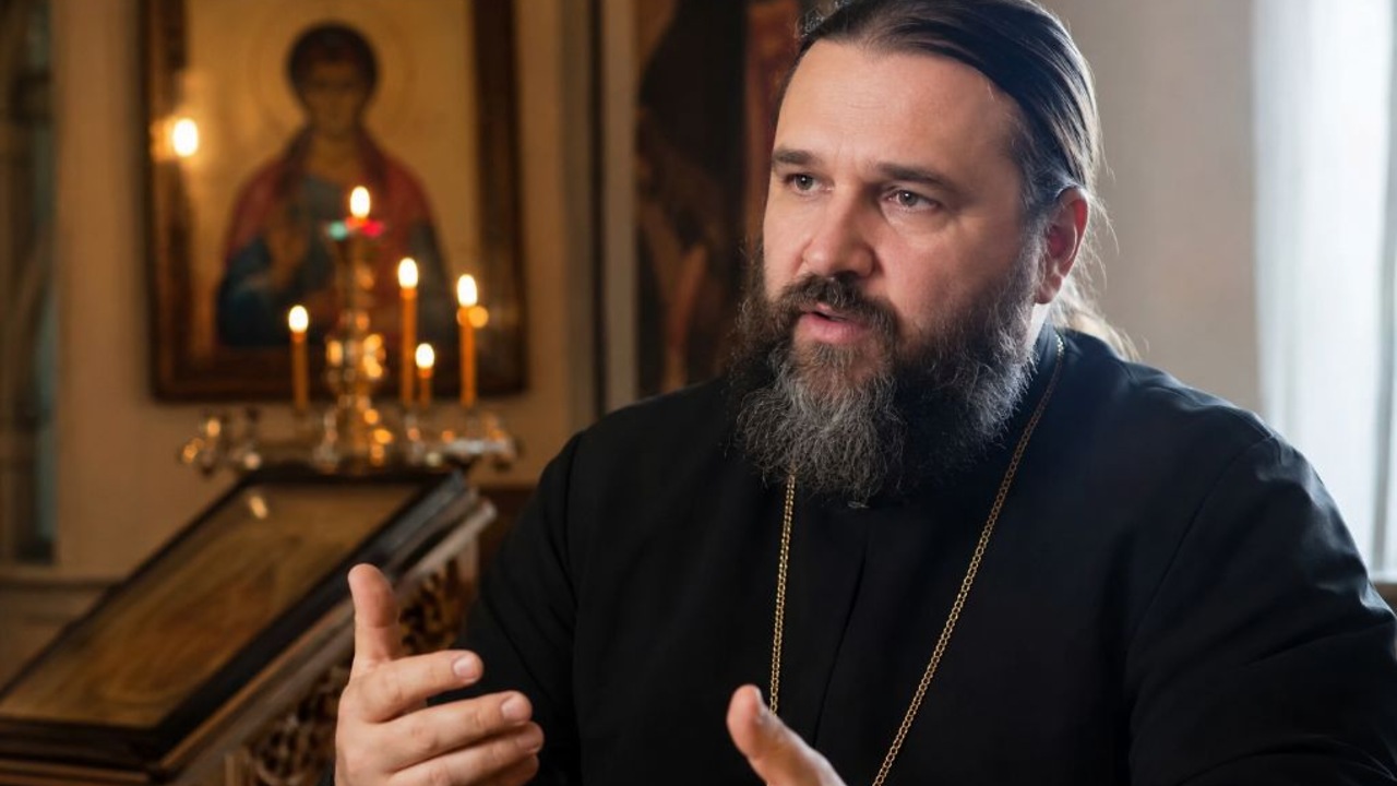 Священник РПЦ объяснил, как подготовиться к молитве о будущем супруге