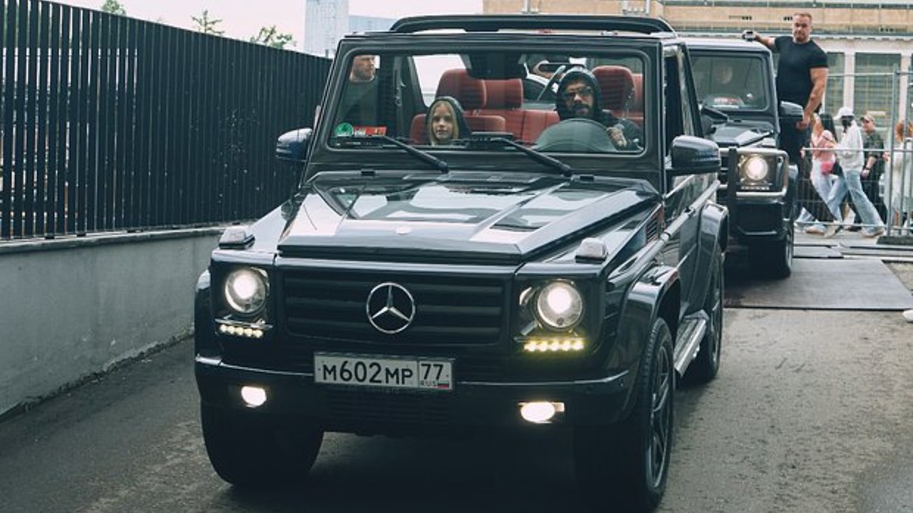 Рэпер Тимати снял на видео премиальный Mercedes от 30 миллионов рублей